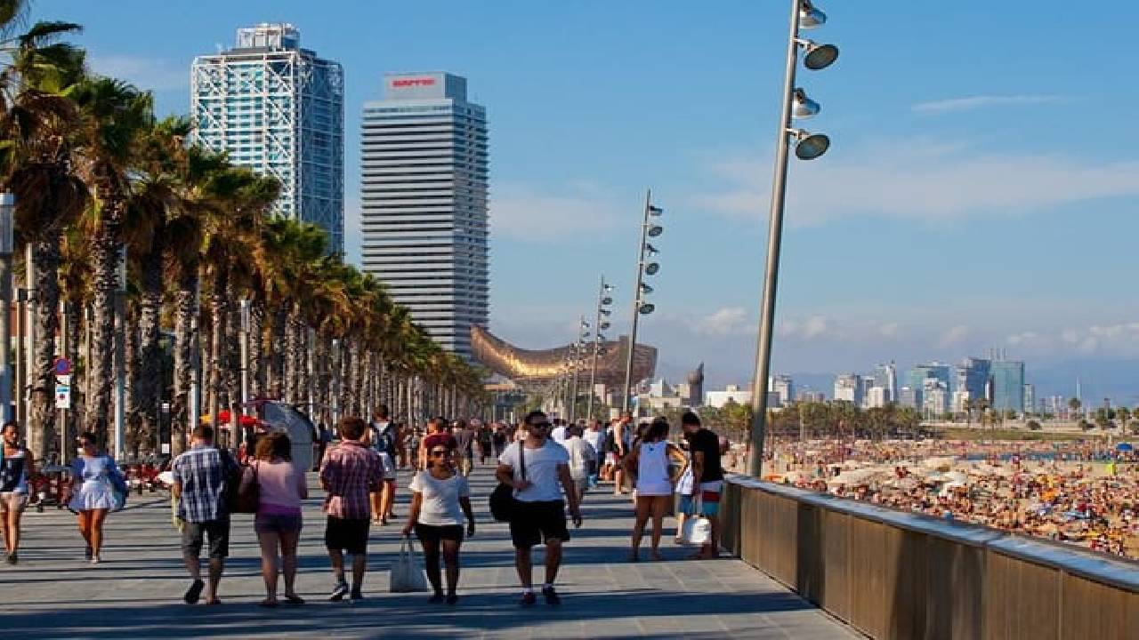 Barcelona Urban Planning Tour - Towards a Sustainable Smart City