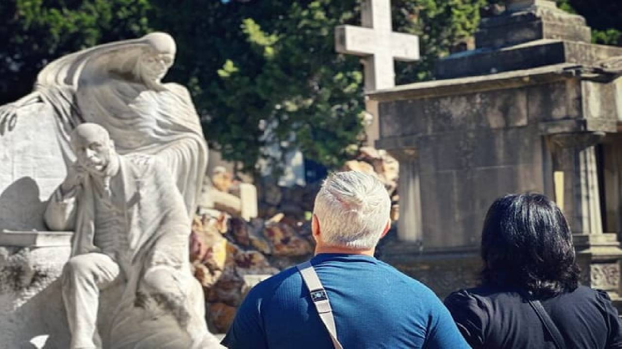 Montjuïc Cemetery Walking Tour – Hidden Art, History & Views