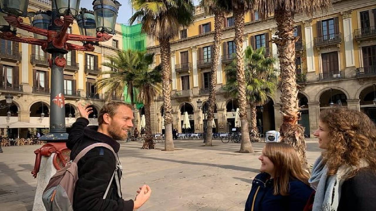 Private Tour Barcelona Highlights: Old Town + Gaudi Buildings