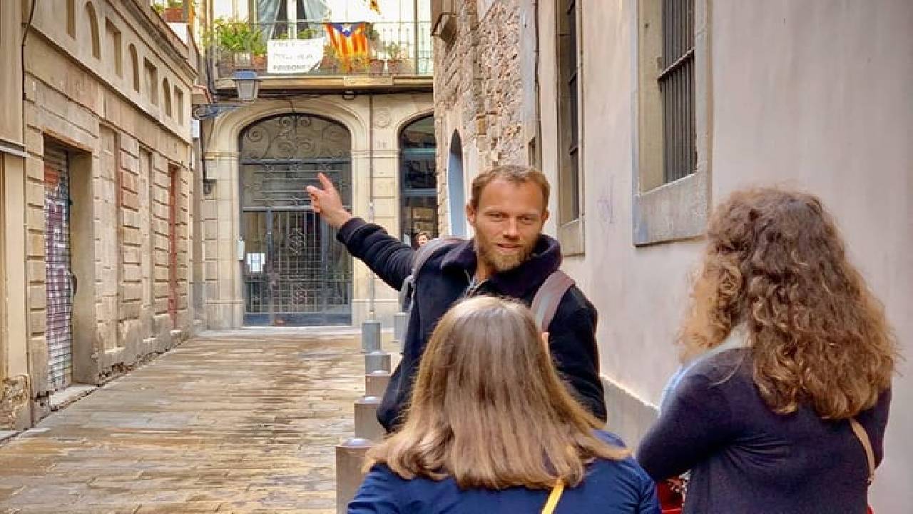 Private Tour Barcelona Highlights: Old Town + Gaudi Buildings