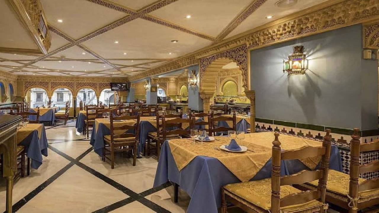 Flamenco Show with drink or tapas or dinner included at Tablao Cordobes in La Rambla Barcelona