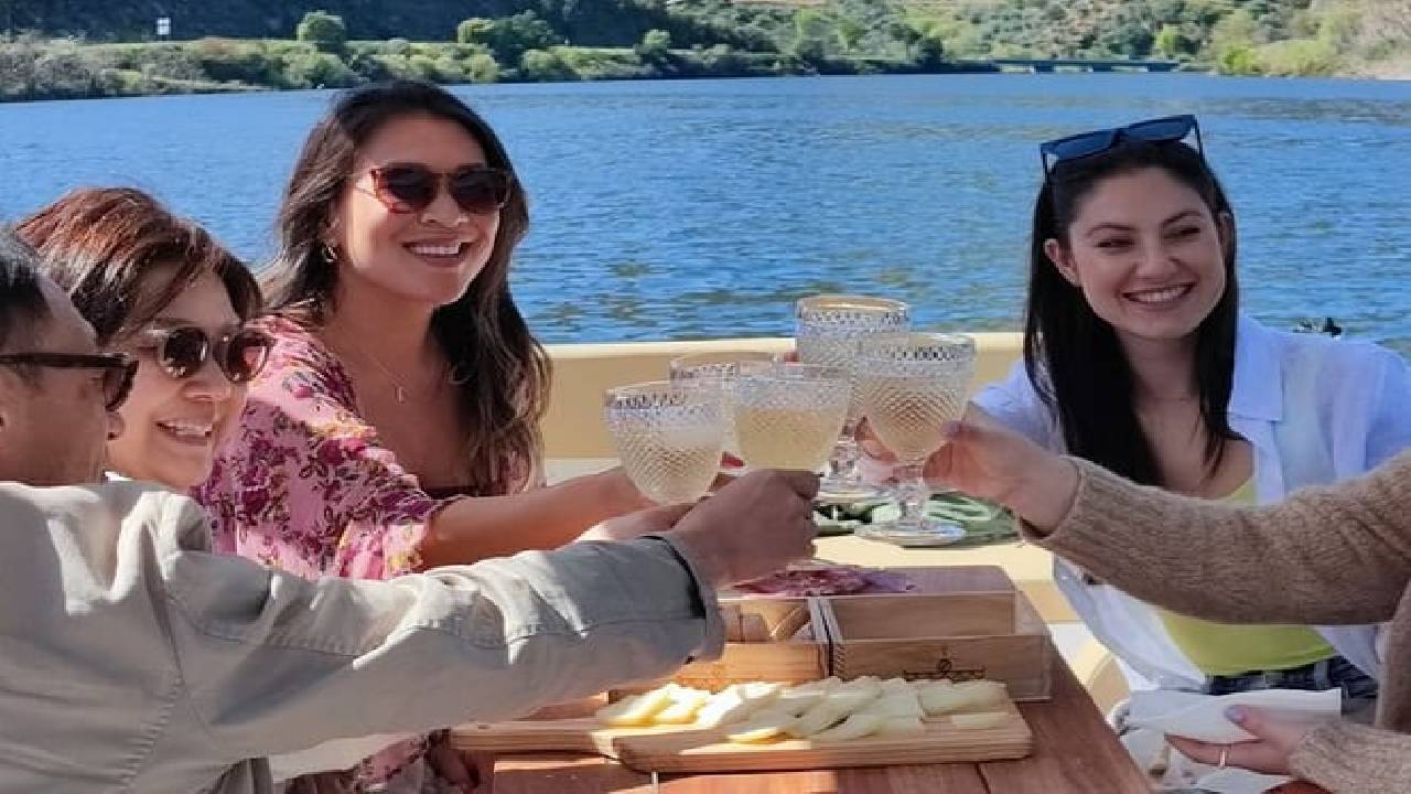 Wine Venture and Boat Trip in Douro Valley from Porto