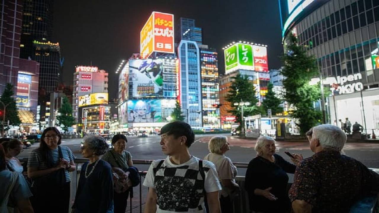 The Dark Side of Tokyo - Night Walking Tour Shinjuku Kabukicho