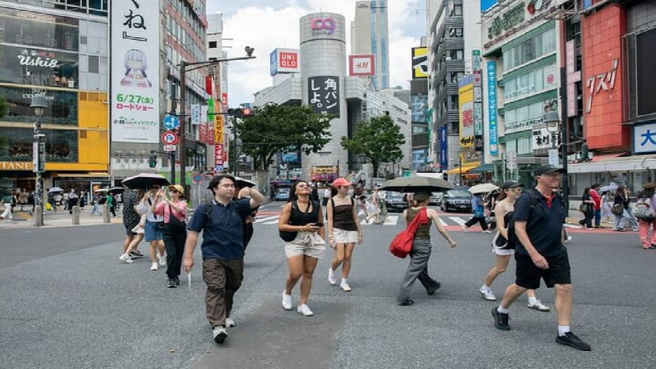 Tokyo Shibuya Crossing & Hidden Streets Walking Tour