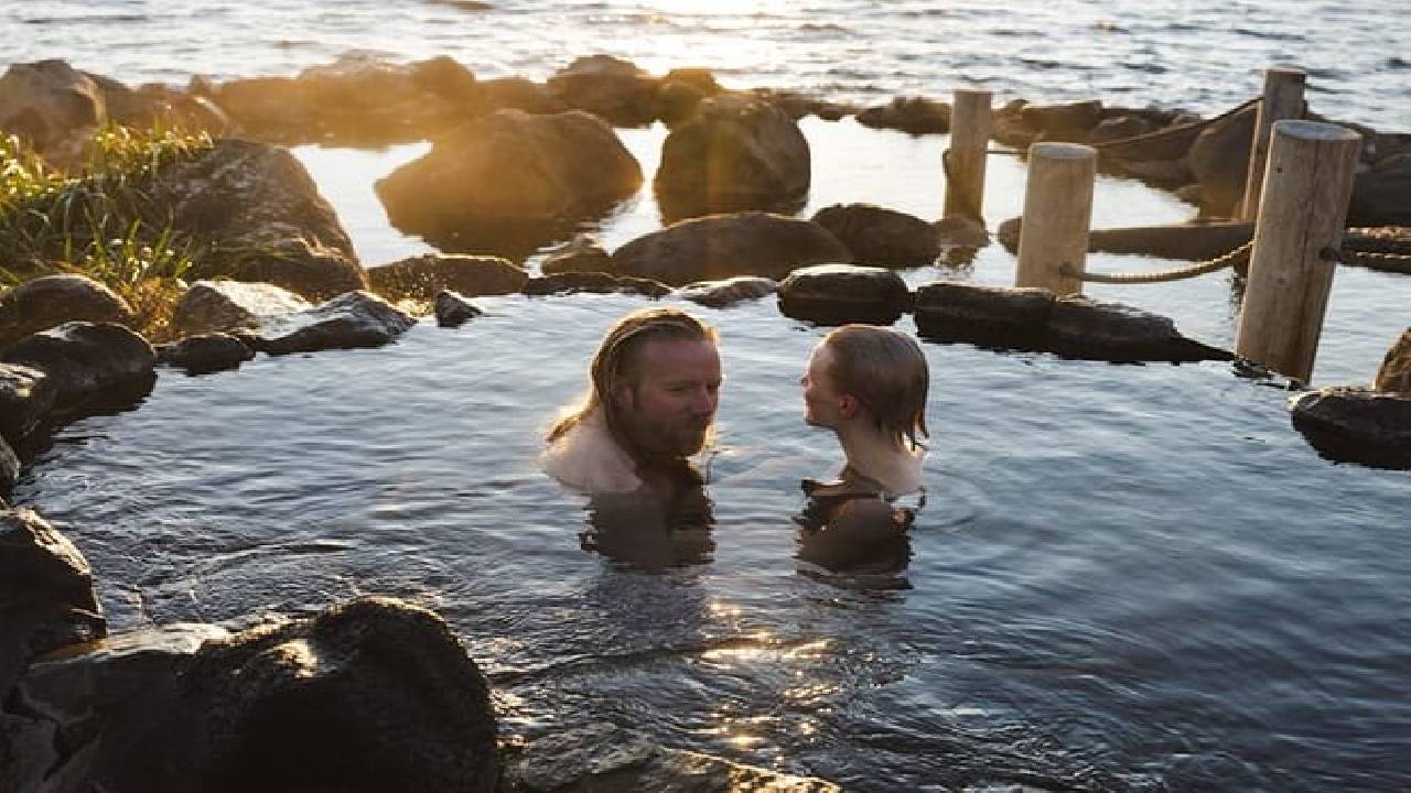 Hvammsvik Hot Springs Round Trip with ENTRY FEE & 2h Driver Wait