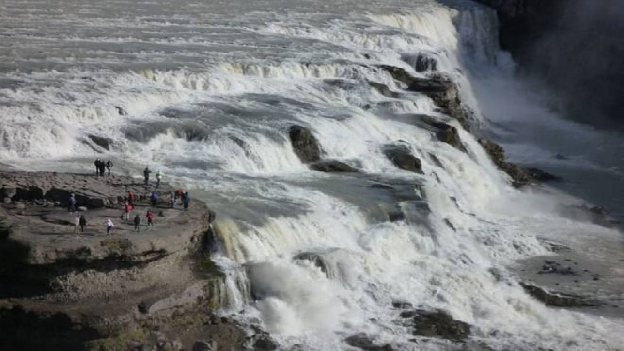 Reykjavik: Private Golden Circle with Snowmobile Experience