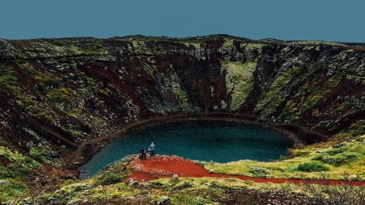 Reykjavik: Private Golden Circle with Snowmobile Experience