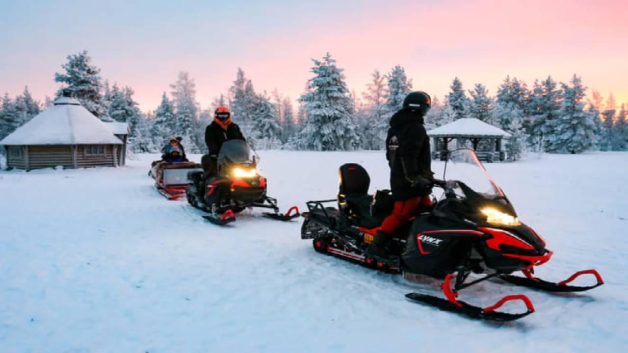 Northern Lights Snowmobile Sledge Ride