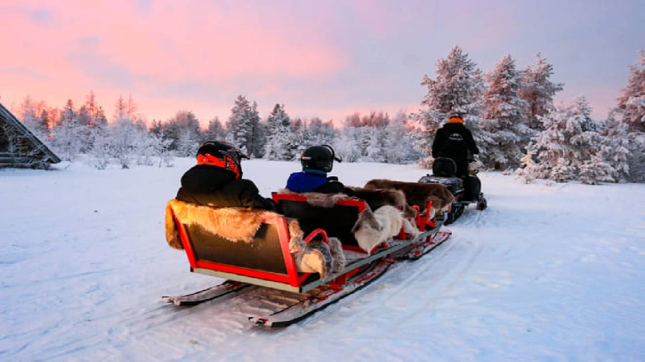 Northern Lights Snowmobile Sledge Ride