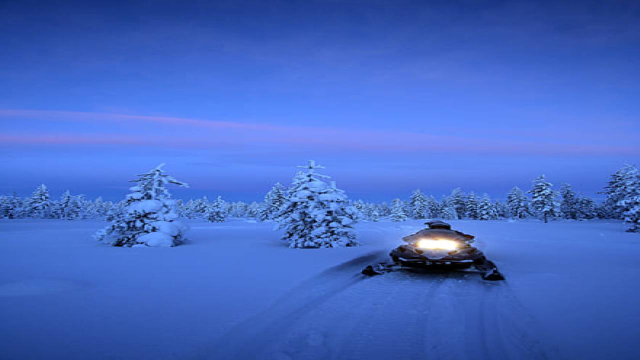 Northern Lights Snowmobile Tour