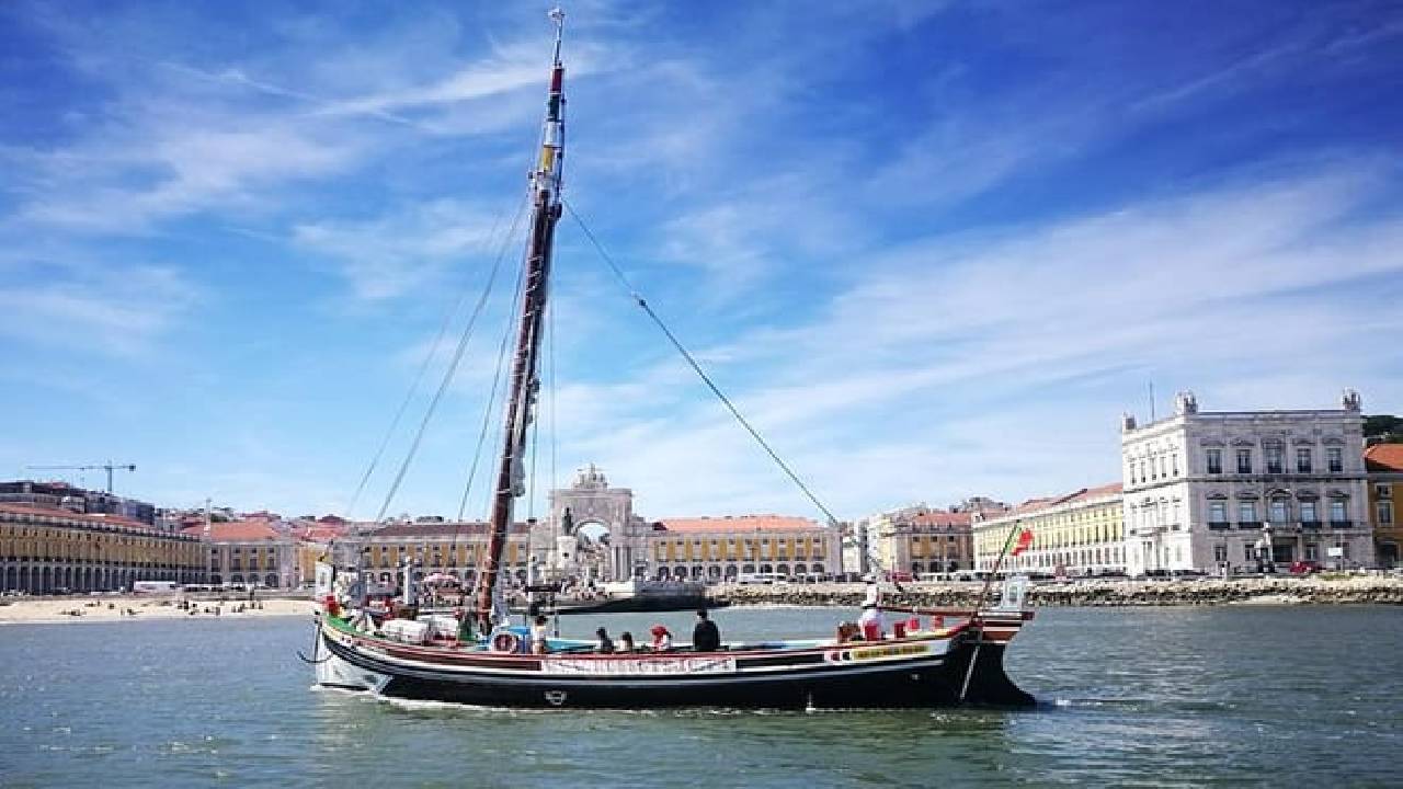 Lisbon Traditional Boats - Express Cruise - 45min 
