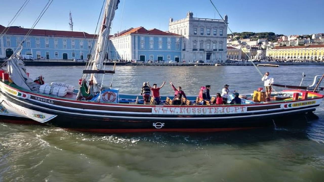 Lisbon Traditional Boats - Guided Sightseeing Cruise