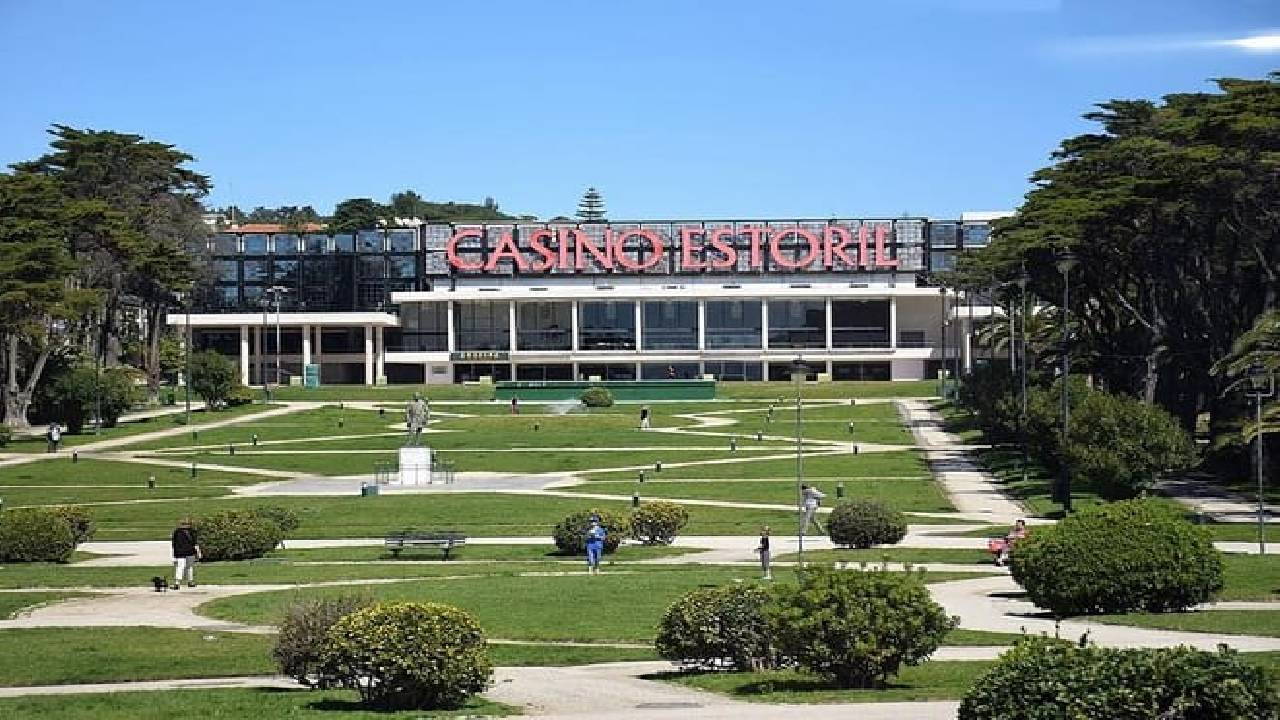 Guided Tour to Sintra, Pena, Regaleira, Cabo da Roca and Cascais