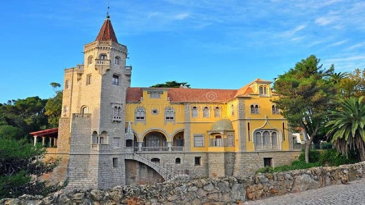 Guided Tour to Sintra, Pena, Regaleira, Cabo da Roca and Cascais