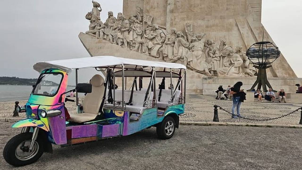 Private guided tour to 7 Colinas and Belém in an electric Tuk Tuk with 4 hours