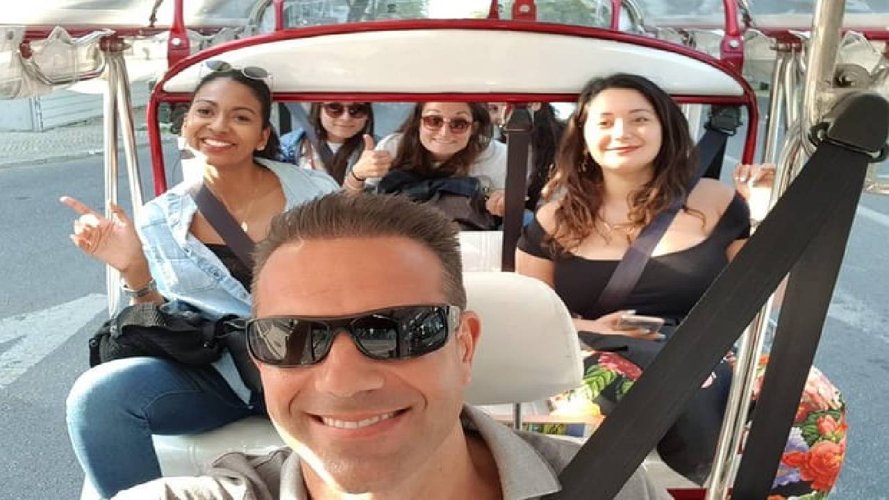 Private guided tour to 7 Colinas and Belém in an electric Tuk Tuk with 4 hours