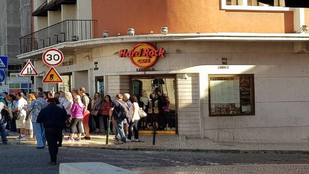 Private guided tour to 7 Colinas and Belém in an electric Tuk Tuk with 4 hours