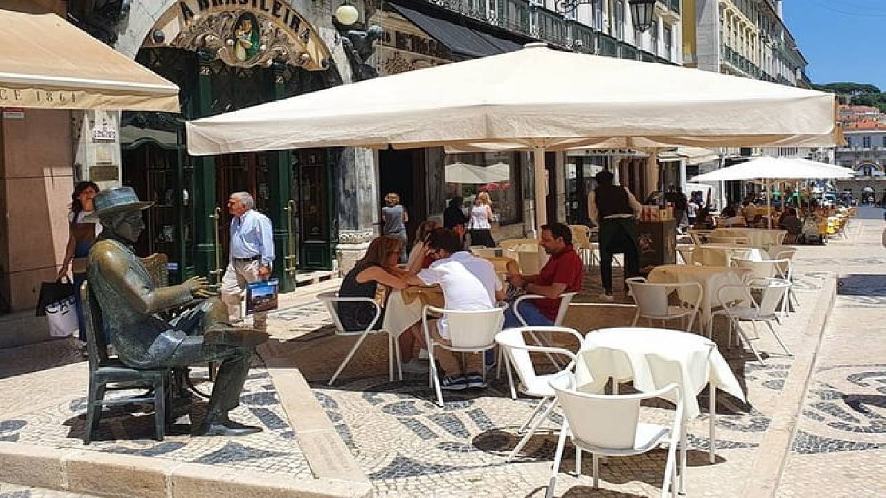 Private guided tour to 7 Colinas and Belém in an electric Tuk Tuk with 4 hours