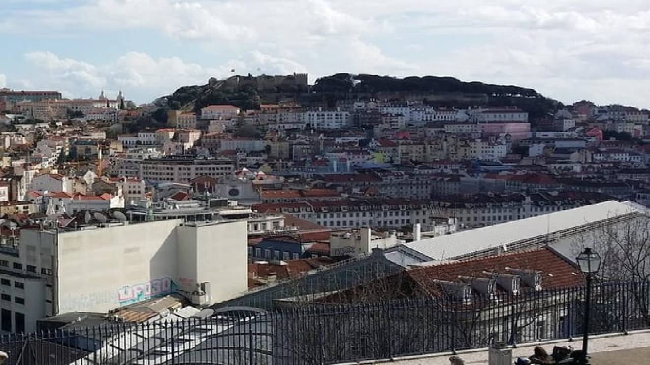 Private guided tour to 7 Colinas and Belém in an electric Tuk Tuk with 4 hours