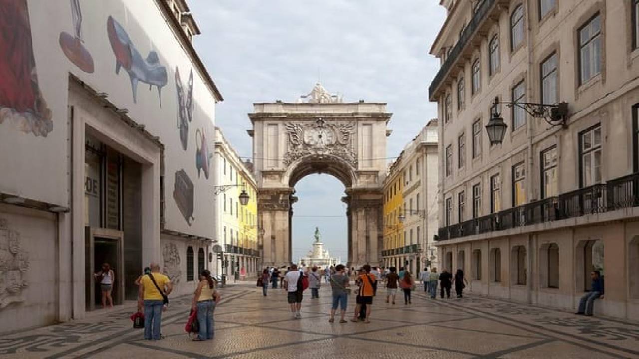 Special Guided Tour of Tuk Tuk Lisbon Historic 2 Hours