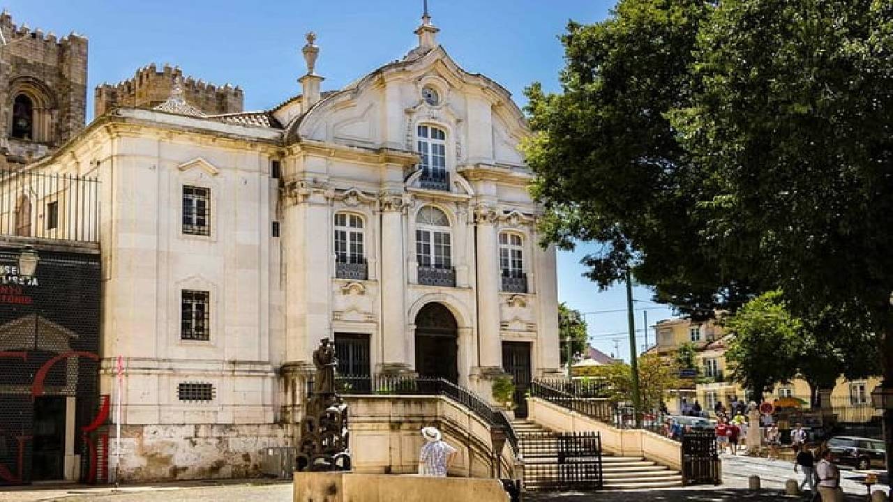 Special Guided Tour of Tuk Tuk Lisbon Historic 2 Hours