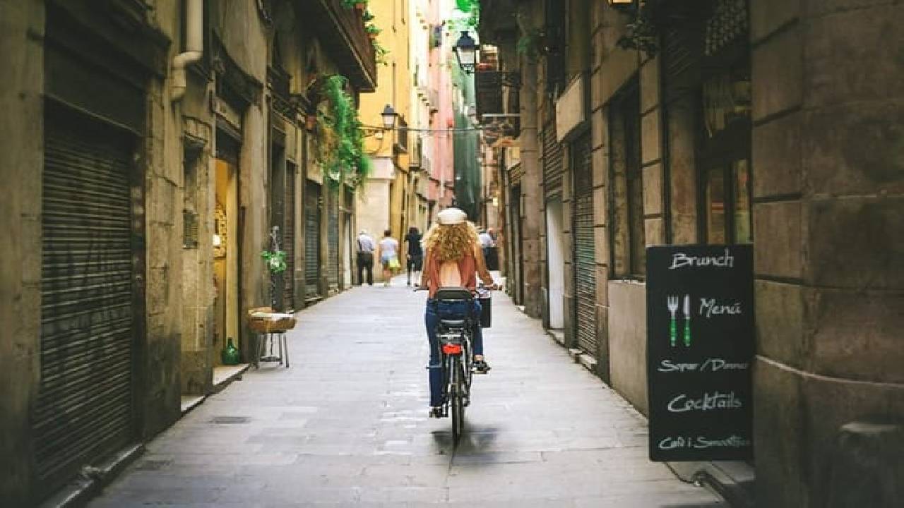 Alternative Barcelona - Raval Quarter Private Walking Tour 