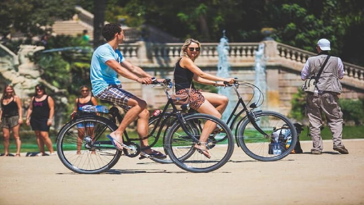Barcelona Private Bike/eBike Tour & Sagrada Familia Tickets