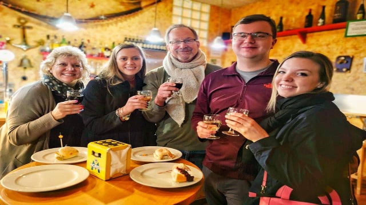 Food & Drink Private Tour of Barcelona in Traditional Taverns