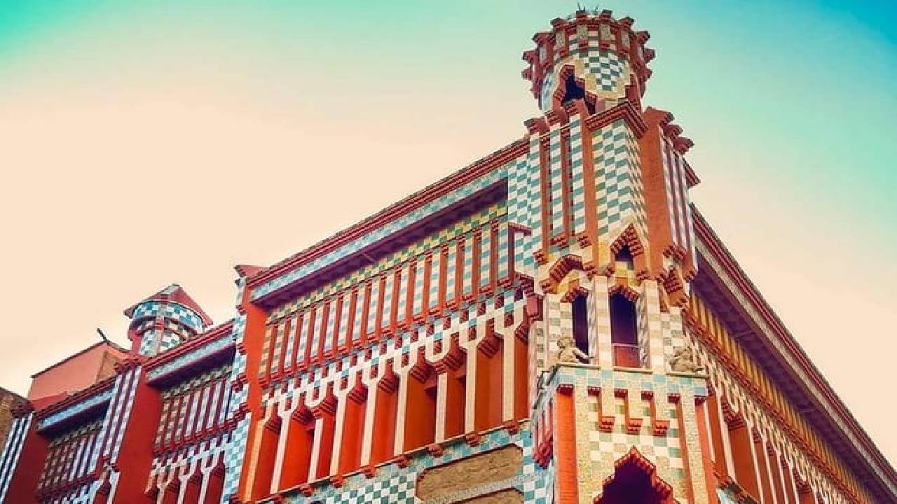 Gaudi houses Private Tour: La Pedrera & Casa Vicens Skip-the-Line