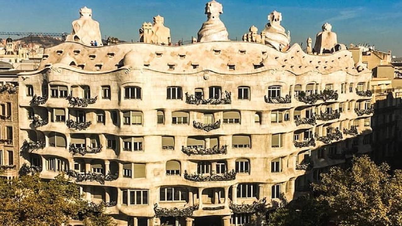 Gaudi houses Private Tour: La Pedrera & Casa Vicens Skip-the-Line