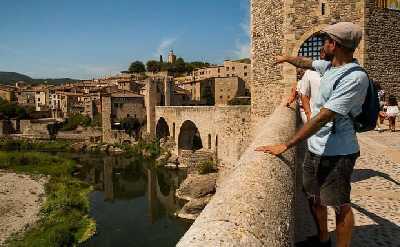 Girona, Medieval Villages & Lunch with Lake Views from Barcelona