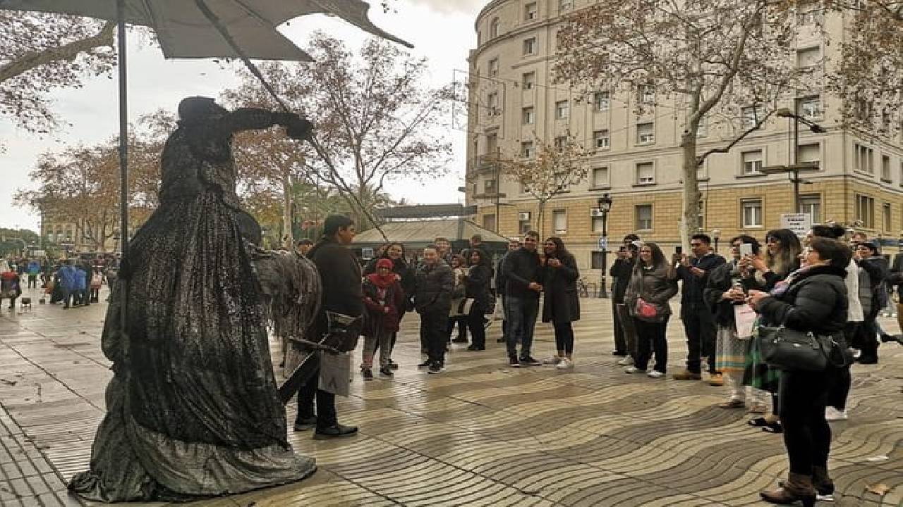 Kickstart Barcelona Private Tour. City Highlights for newcomers