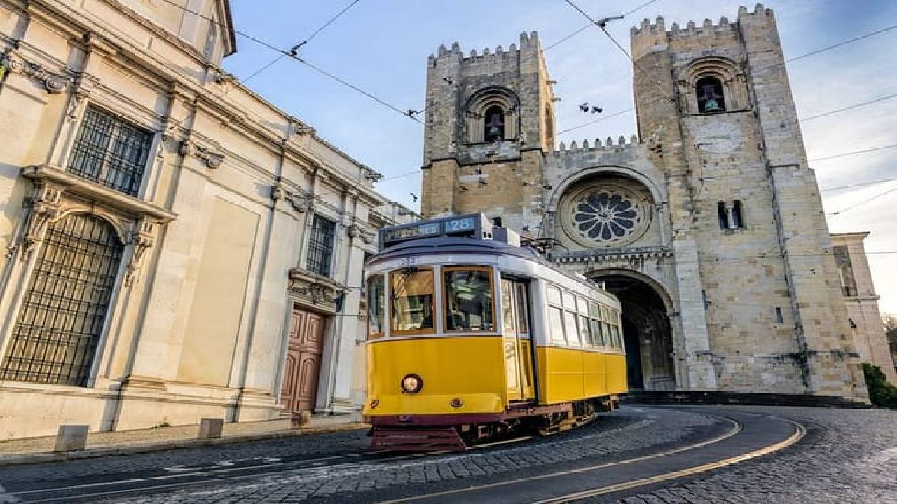 Lisbon Private Full Day Walking Tour