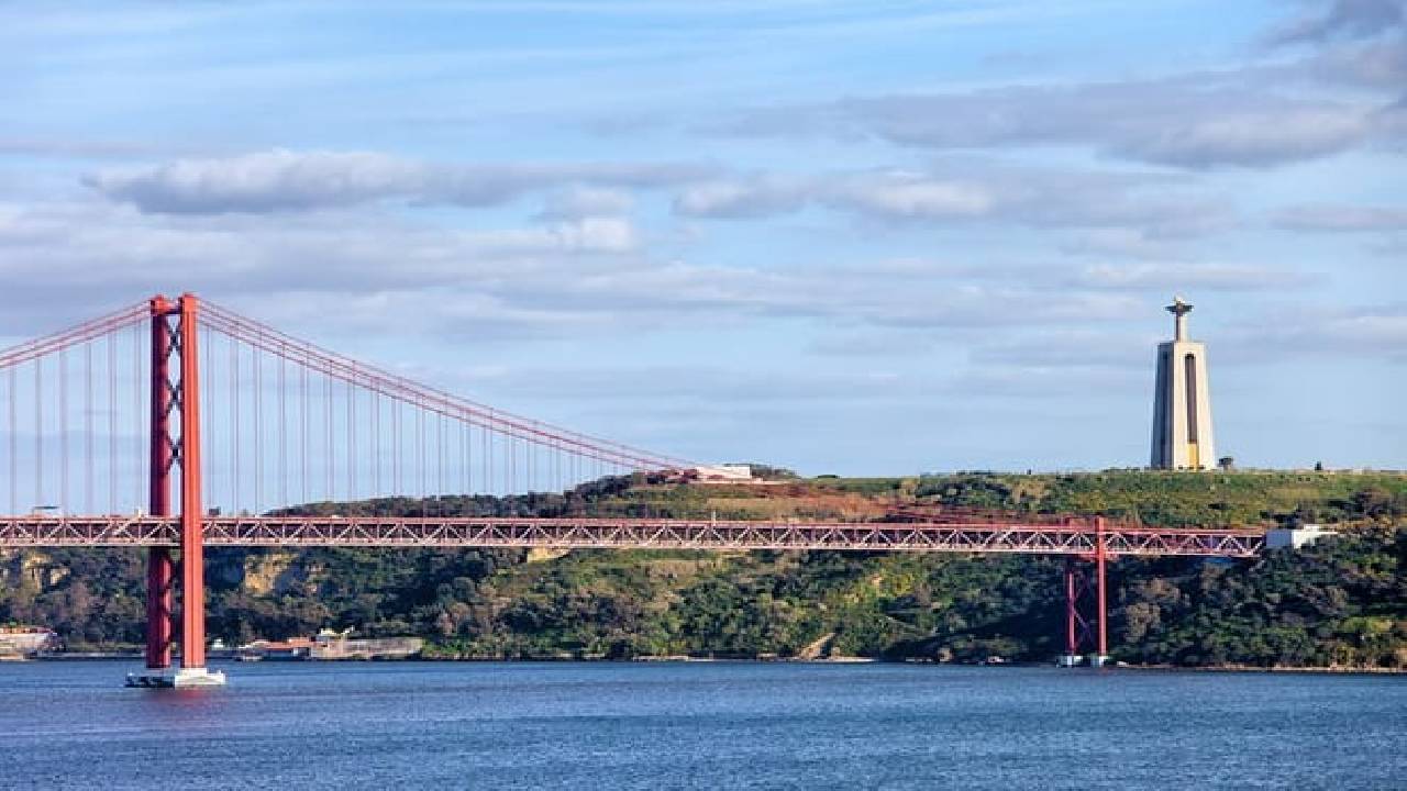 Food & Drink Private Tour in Lisbon & Cacilhas w/ Ferry Included
