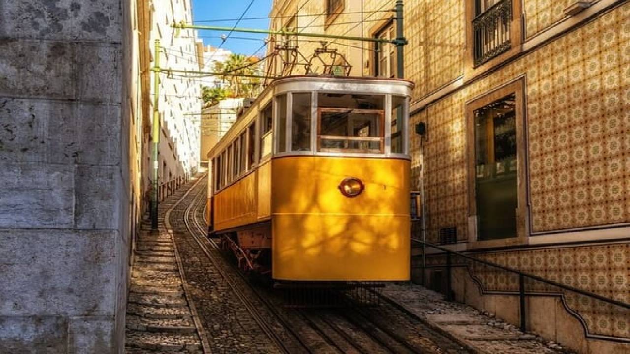 Highlights and Secrets of Lisbon Private Walking Tour