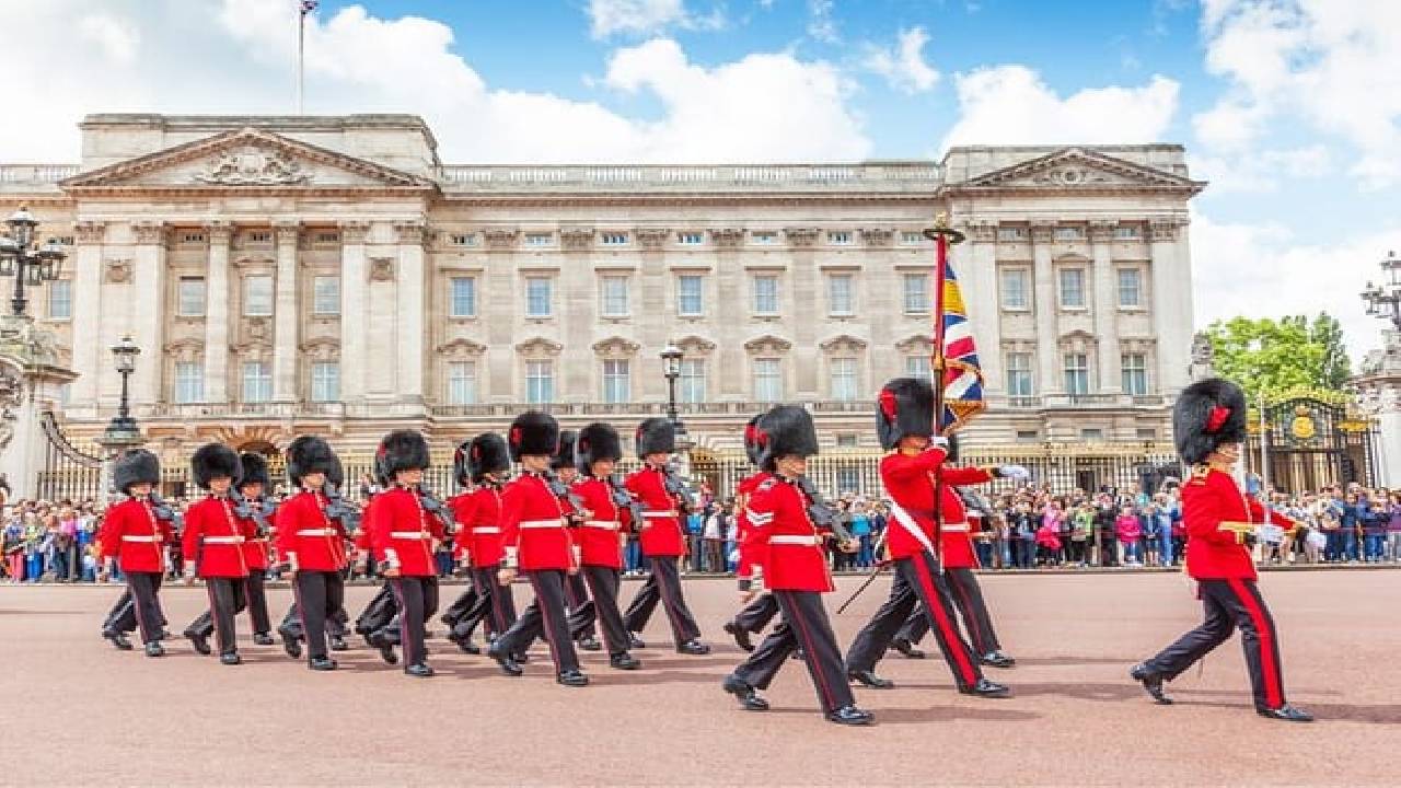 London Full-Day Private Tour with Westminster Abbey Tickets 