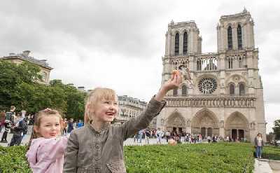 Paris Private Family Tour - Highlights & the Best Museum for Kids