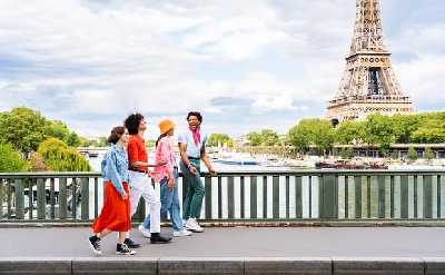 Paris Private Tour: Highlights, Top Quarters & Eiffel Tower