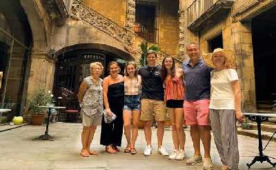 Tapas, Wine and Flamenco Private Tour in Barcelona 
