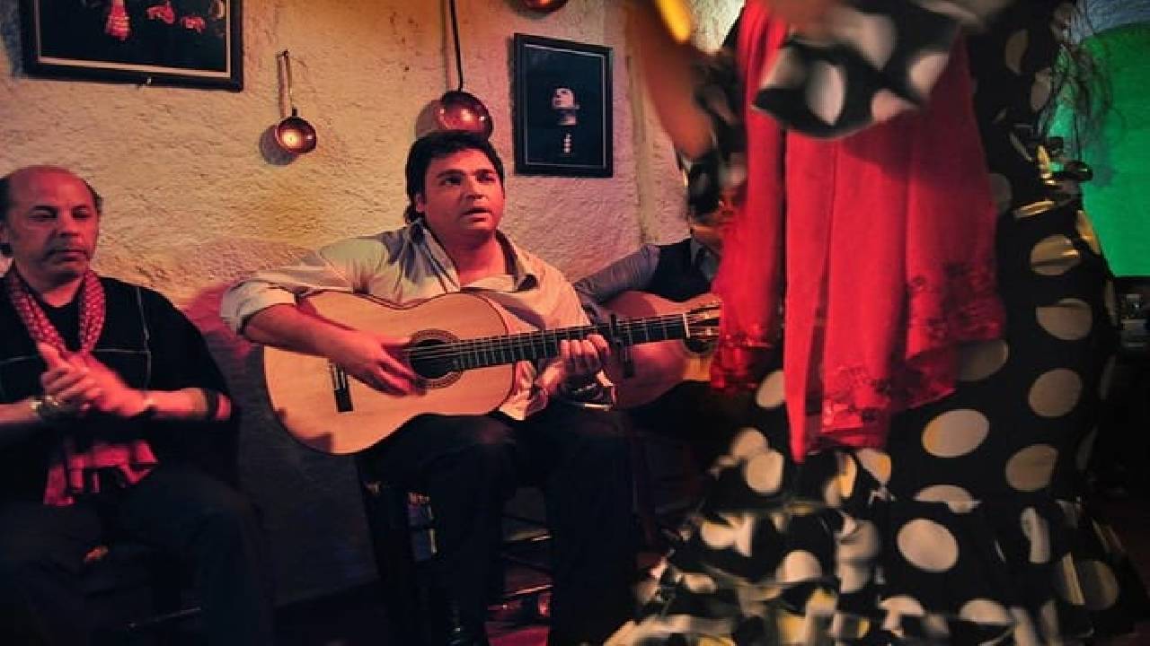 Tapas, Wine and Flamenco Private Tour in Barcelona 