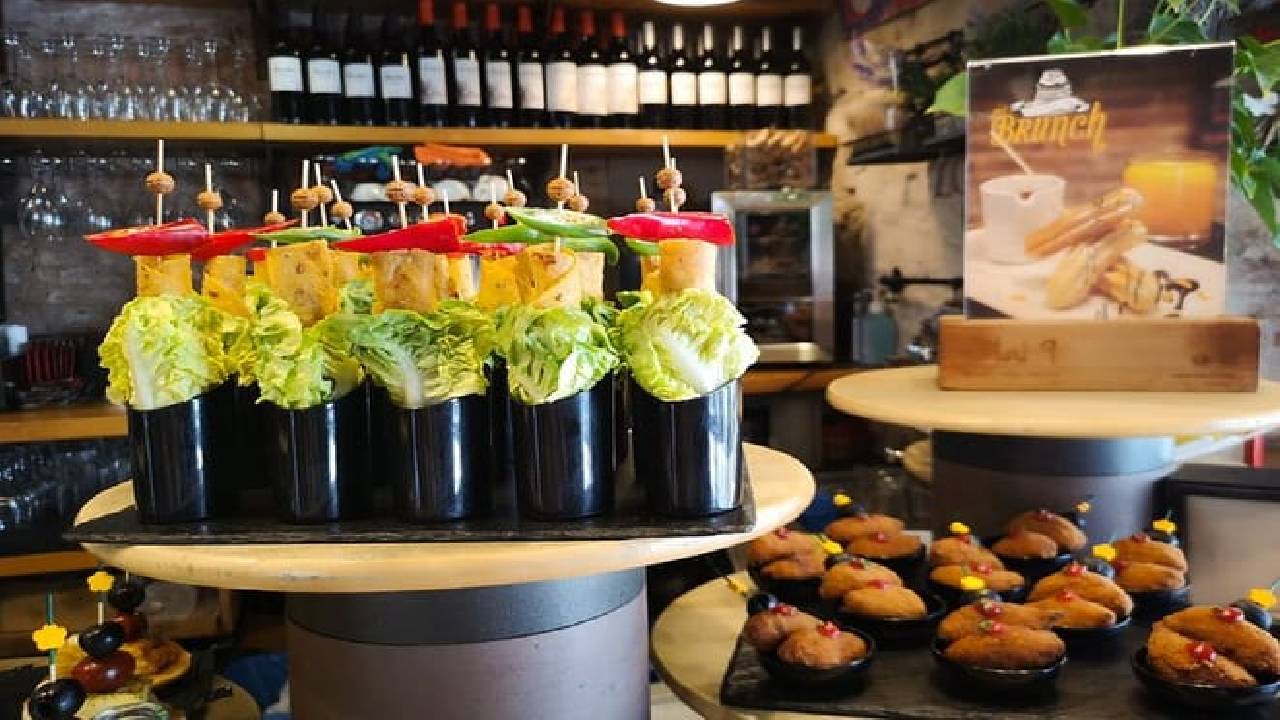 Tapas, Wine and Flamenco Private Tour in Barcelona 
