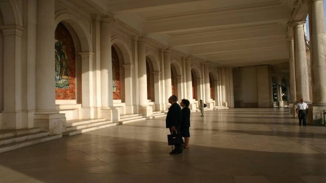 Fatima and Coimbra Religious Tour: Private Day Trip from Lisbon