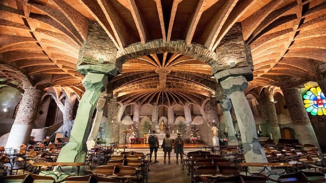 Private Montserrat and Gaudi's Crypt with Hotel Pickup