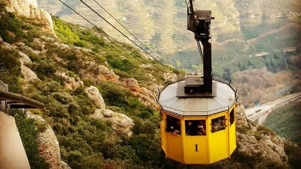 Private Montserrat and Gaudi's Crypt with Hotel Pickup