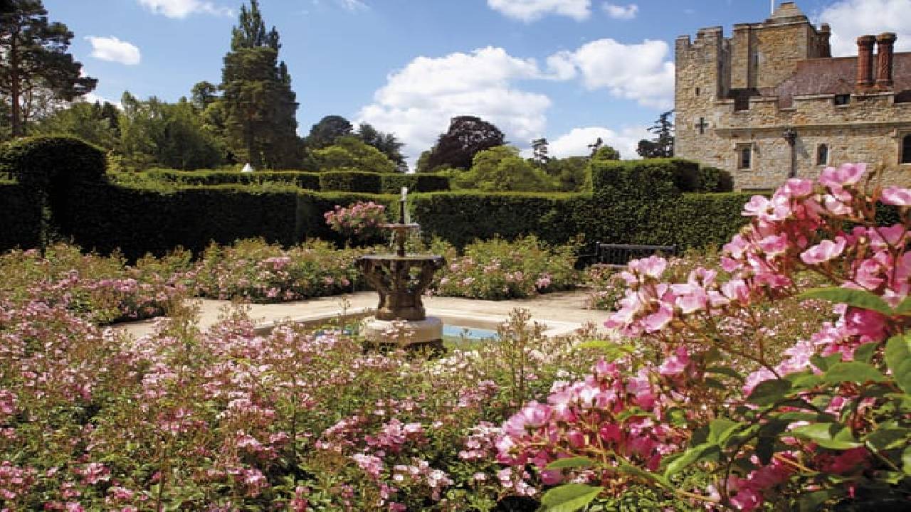 From London: Leeds Castle and Hever Castle Tour Including Entry Tickets