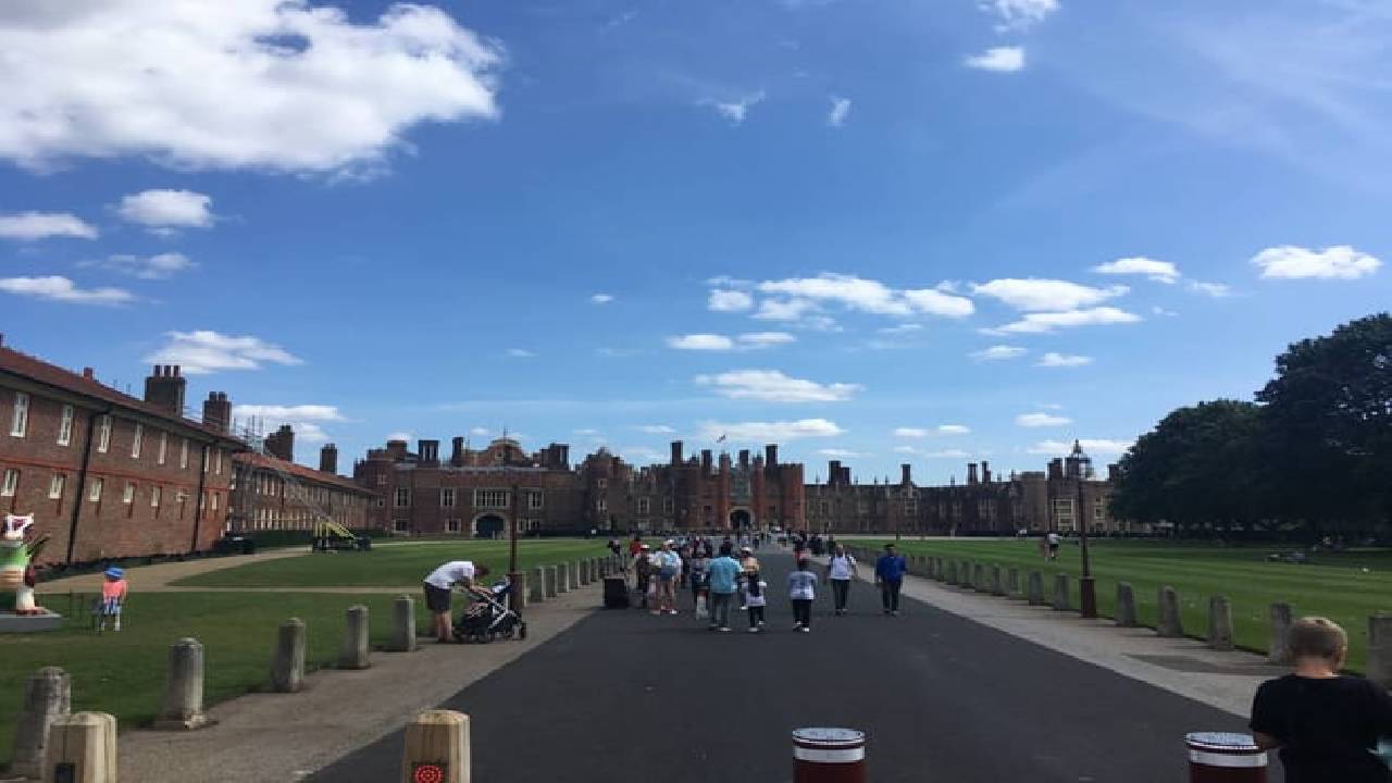 Hampton Court Palace Half-Day Trip from London Including Entry Tickets