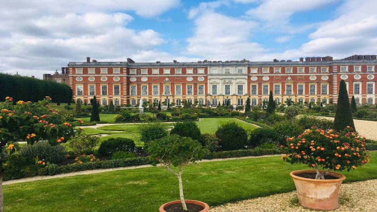 Hampton Court Palace Half-Day Trip from London Including Entry Tickets