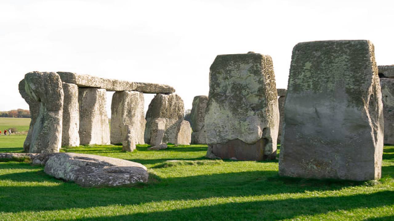 Stonehenge Special Access Guided Morning Tour from London