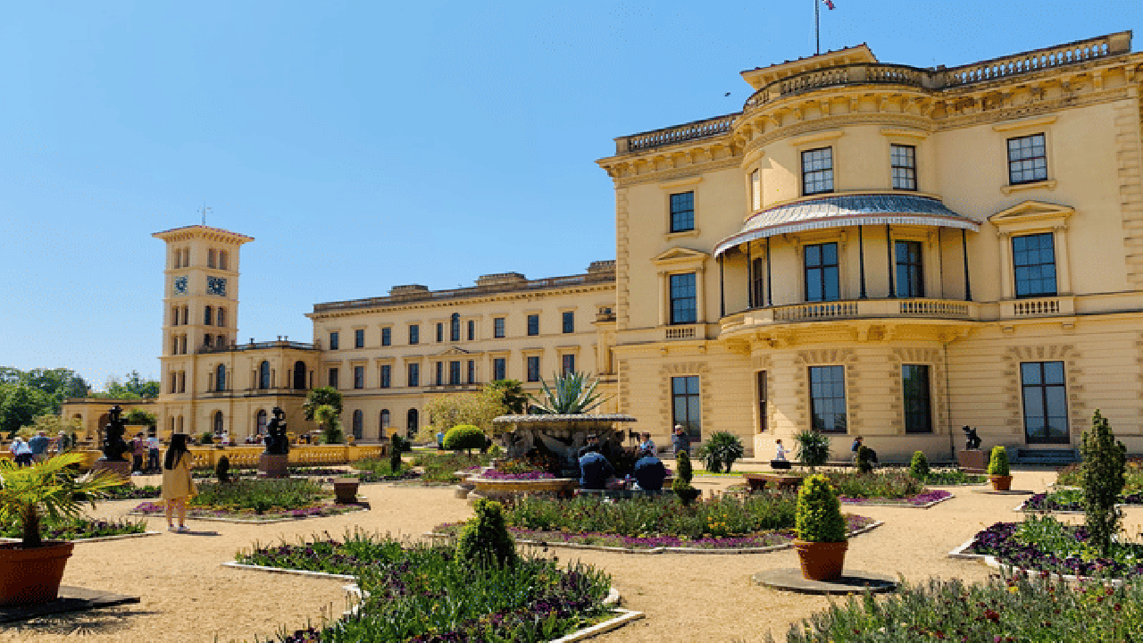 Isle of Wight Day Trip from London Including Osborne House Entry Ticket