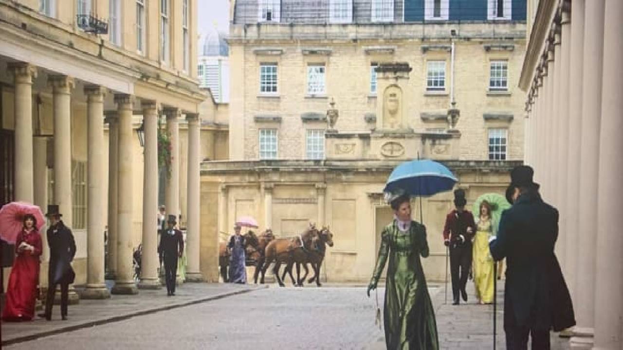 Stonehenge and Bath Guided Day Tour from London